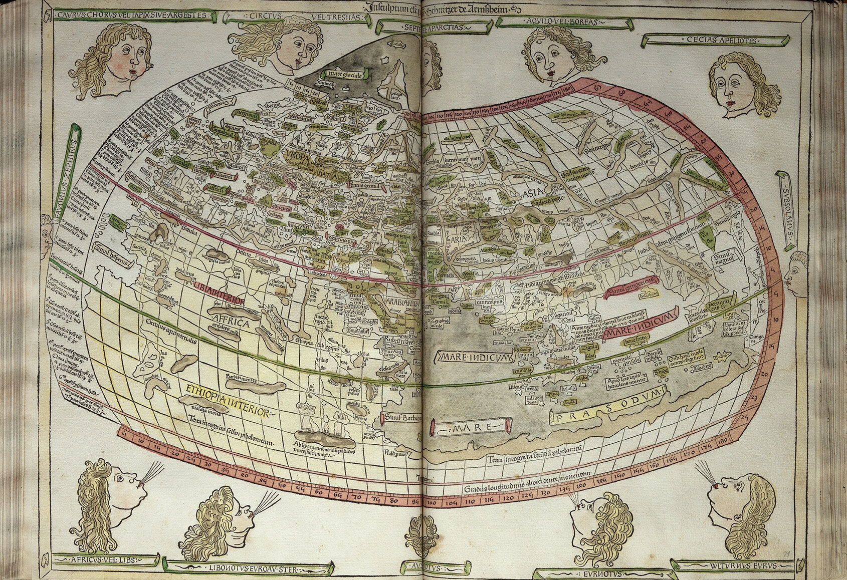 Cosmographia von Claudius Ptolemäus: Feinteilige Weltansicht auf Doppelseite, um die Karte rum schweben blonde Köpfe die teilweise auf die Karte pusten.