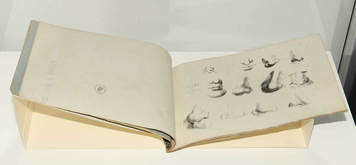 zu sehen ist ein aufgeschlagenes Buch