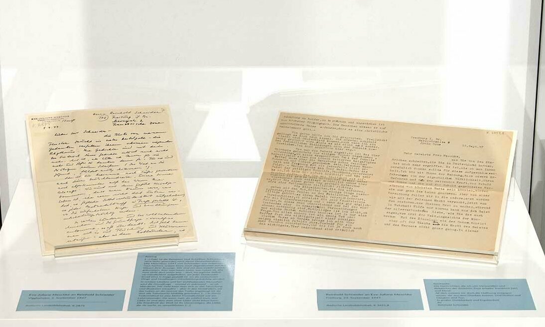 Ausgestellt sind Briefe von Reinhold Schneider an Eva-Juliane Meschke und vice versa.