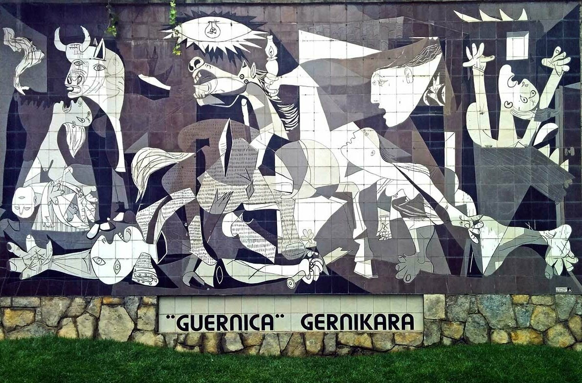 Reproduktion des Bildes auf Fliesen in der Stadt Gernika. Foto: Almudena Sanz Abbildung einer Guernica Reproduktion. Foto Almudena Sanz