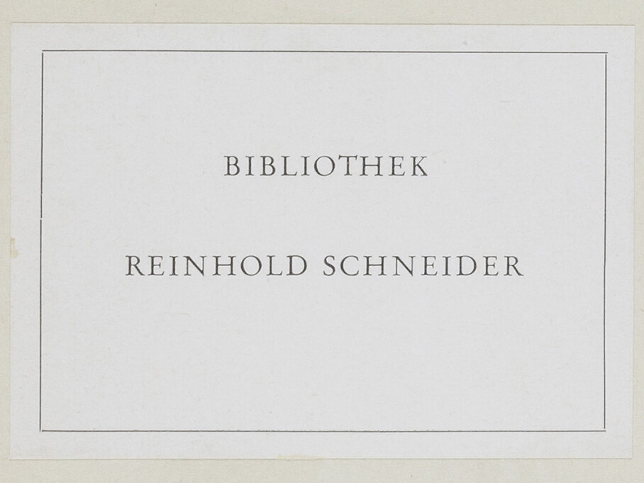 Das Exlibris von Reinhold Schneider-ist ein einfaches querrechteckiges Blatt mit einer Rahmenlinie, darin steht: "Bibliothek Reinhold Schneider".