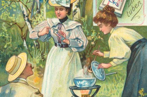 Titelgrafik der Ausstellung. Zu sehen ist eine Picknick-Szene im Grünen. Zwei Damen bereiten mit einer Fleisch-Paste eine Suppe zu. Ein Herr mit Hut sitzt daneben.