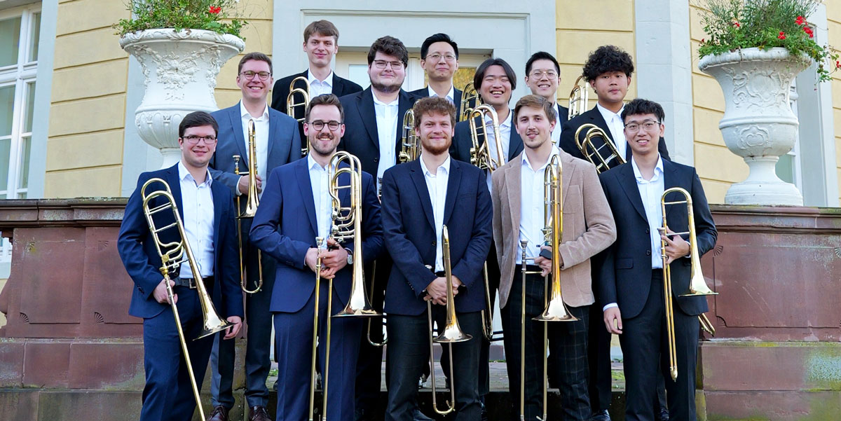 Gruppenfoto der Posaunenklasse Prof. Brandt Attema und Sándor Szabó