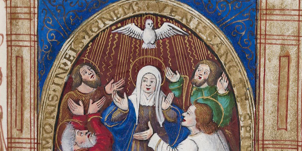 Mittelalterliche Illustration zeigt Maria und Apostel mit erhobenen Händen unter einer Taube, die von Strahlen umgeben ist, in einem goldgerahmten Rundbogen mit blauem Hintergrund und goldfarbenen Ornamenten.