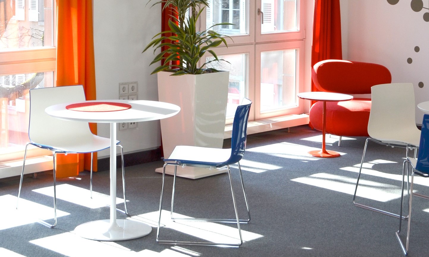 © Foto: Uli Deck Zu sehen ist die Lounge des Wissenstor mit bewuemen Sitzmöbeln.