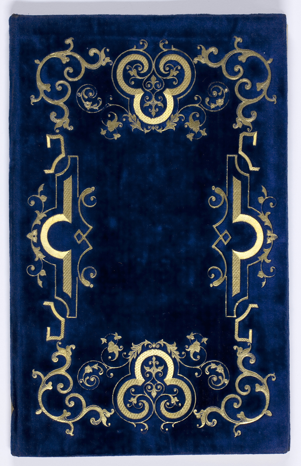 Ein blauer Prachteinband aus der Schlossbibliothek Baden-Baden, handgefertigt und mit prächtigem Rankenwerk aus Blattgold geschmückt 