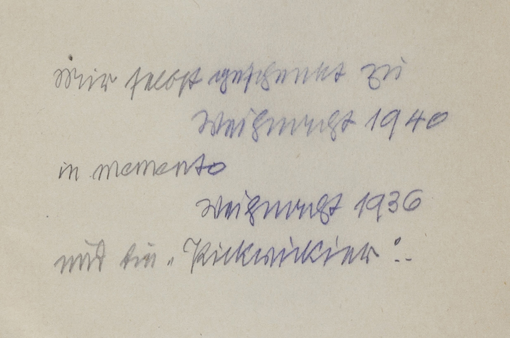 Zu sehen ist eine Widmung Leopold Zieglers an sich selbst in einem Band aus seiner Bibliothek. Er hat aufgeschrieben: "Mir selbst geschenkt zu Weihnacht 1940."
