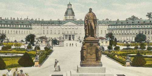 Ausschnitt aus einer gemalten Postkarte. Zu sehen ist das Karlsruher Schloss sowie das Karl-Friedrich-Denkmal.