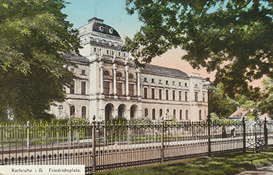 Colorierte Postkarte des Sammlungsgebäude am Friedrichsplatz.