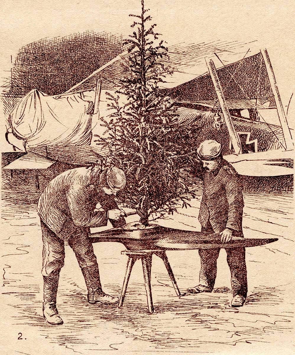 Zu sehen ist eine Illustration, die Soldaten während der Weihnachtszeit zeigen. Hier sägen zwei Soldaten eine Tanne ab, um sie aufstellen zu können. Im Hintergrund ist ein Flieger zu erkennen.