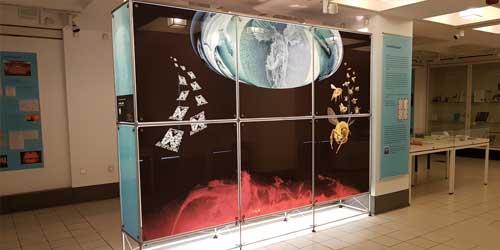 Interaktive Installation SCALED im Ausstellungraum der Badischen Landesbibliothek