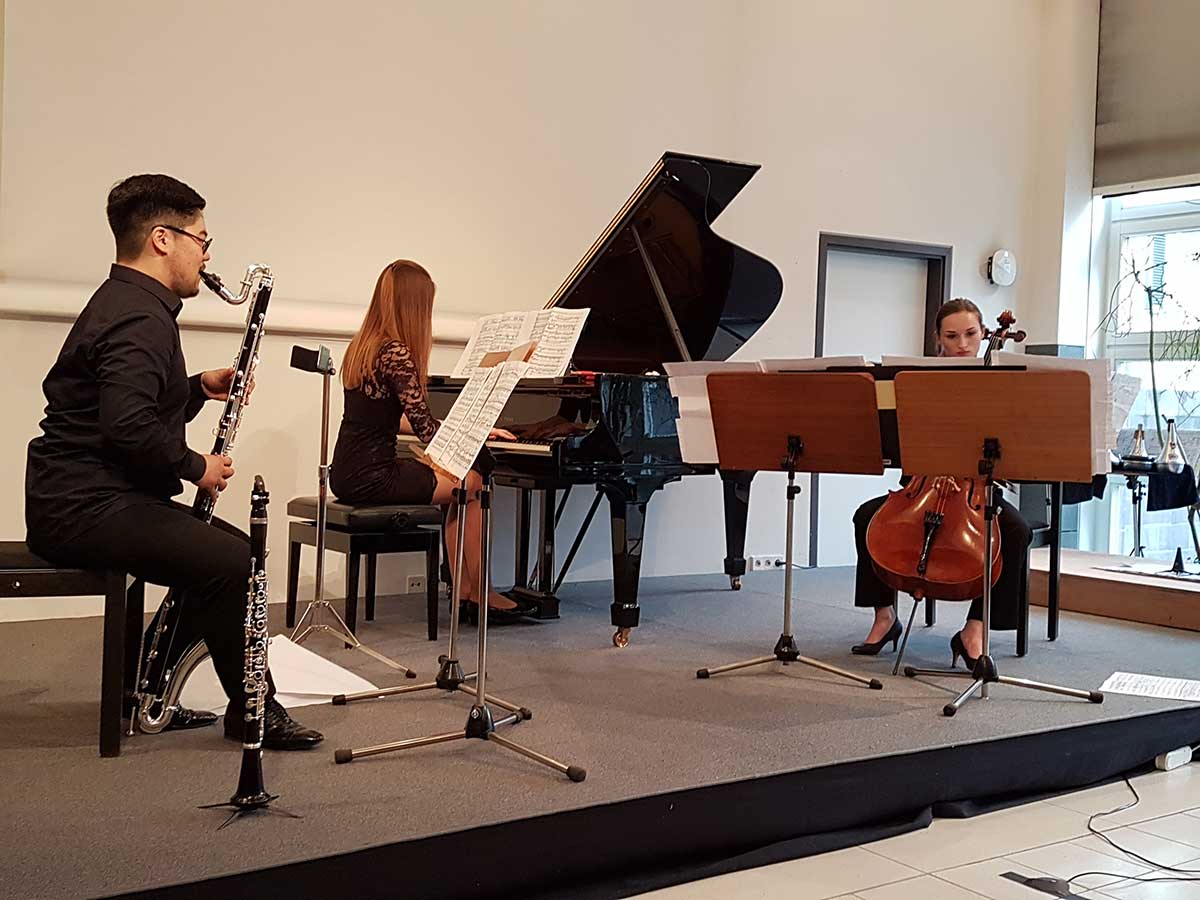 Foto der Aufführung Alien Lines and Fields , Konzert im Vortragssaal der Badischen Landesbibliothek.