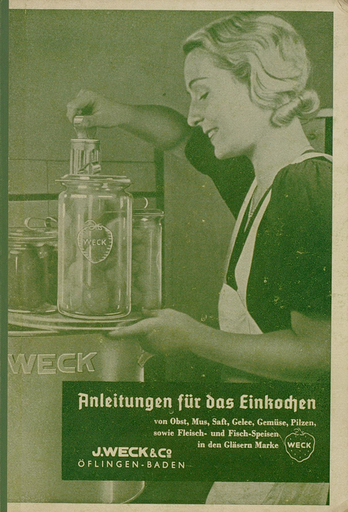 Zu erkennen ist die Coverseite des Weck-Handbuchs zum Einkochen. Abgebildet ist eine Hausfrau, die das Gerät benutzt.