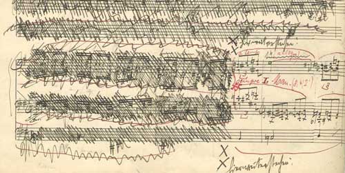 Zu sehen ist ein Notenblatt, bei dem fast vollständig die Noten wild durchgestrichen wurden. Ein Kreuz markiert die Stelle des Fortführung.