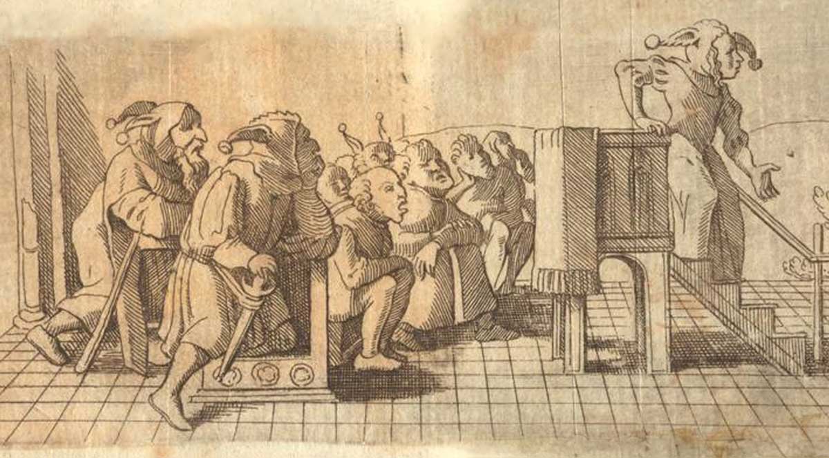 Ein Narr verlässt ein Rednerpult.