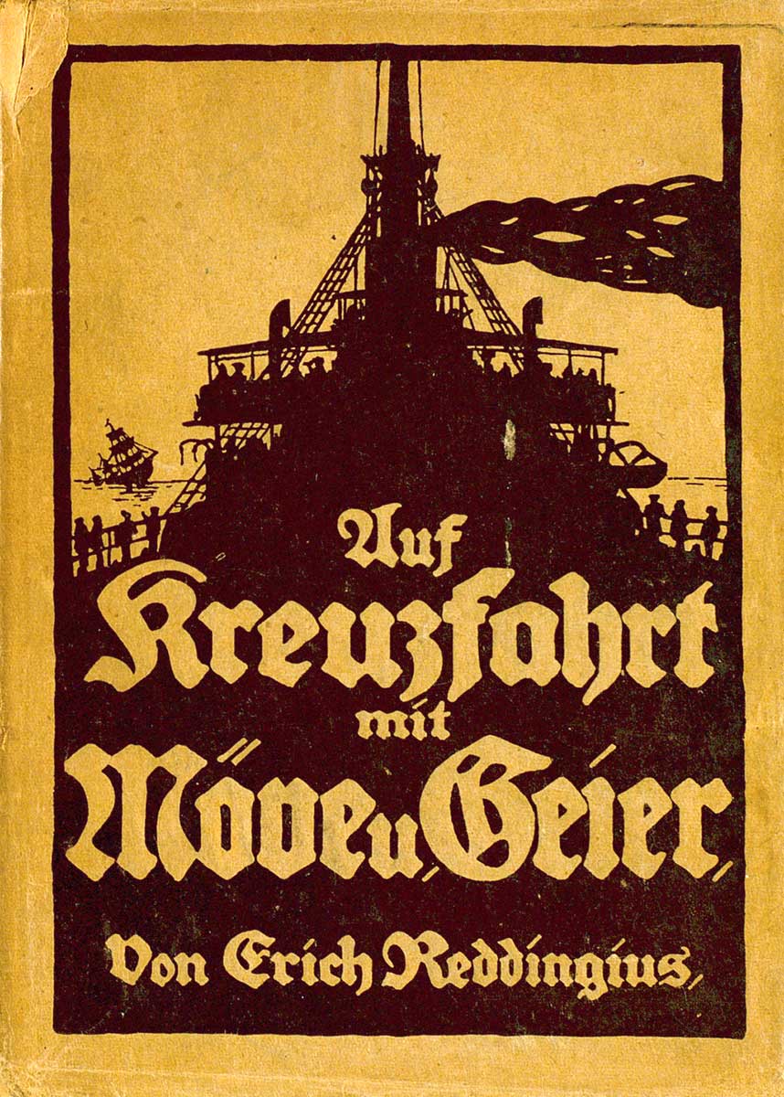 © Badische Landesbibliothek Karlsruhe Zu sehen ist der Vordeckel der nachfolgenden Publikation: Reddingius, Erich: Auf Kreuzfahrt mit Möwe und Geier. Köln: Bachem, 1918. Neben dem Titel existiert auch noch eine bildbasierte Darstellung. Es handelt sich um einen Scherenschnitt der das Deck eines Kreuzfahrtschiffes mit dampfenden Schornsteinen zeigt.