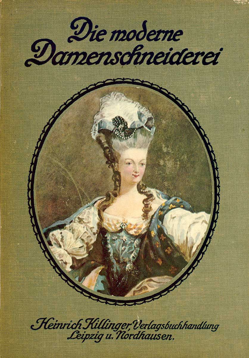 © Badische Landesbibliothek Karlsruhe Buchcover von "Die moderne Damenschneiderei in Wort und Bild", Grüner Buchdeckel mit Passepartout einer Frau gekleidet im Rokokostil