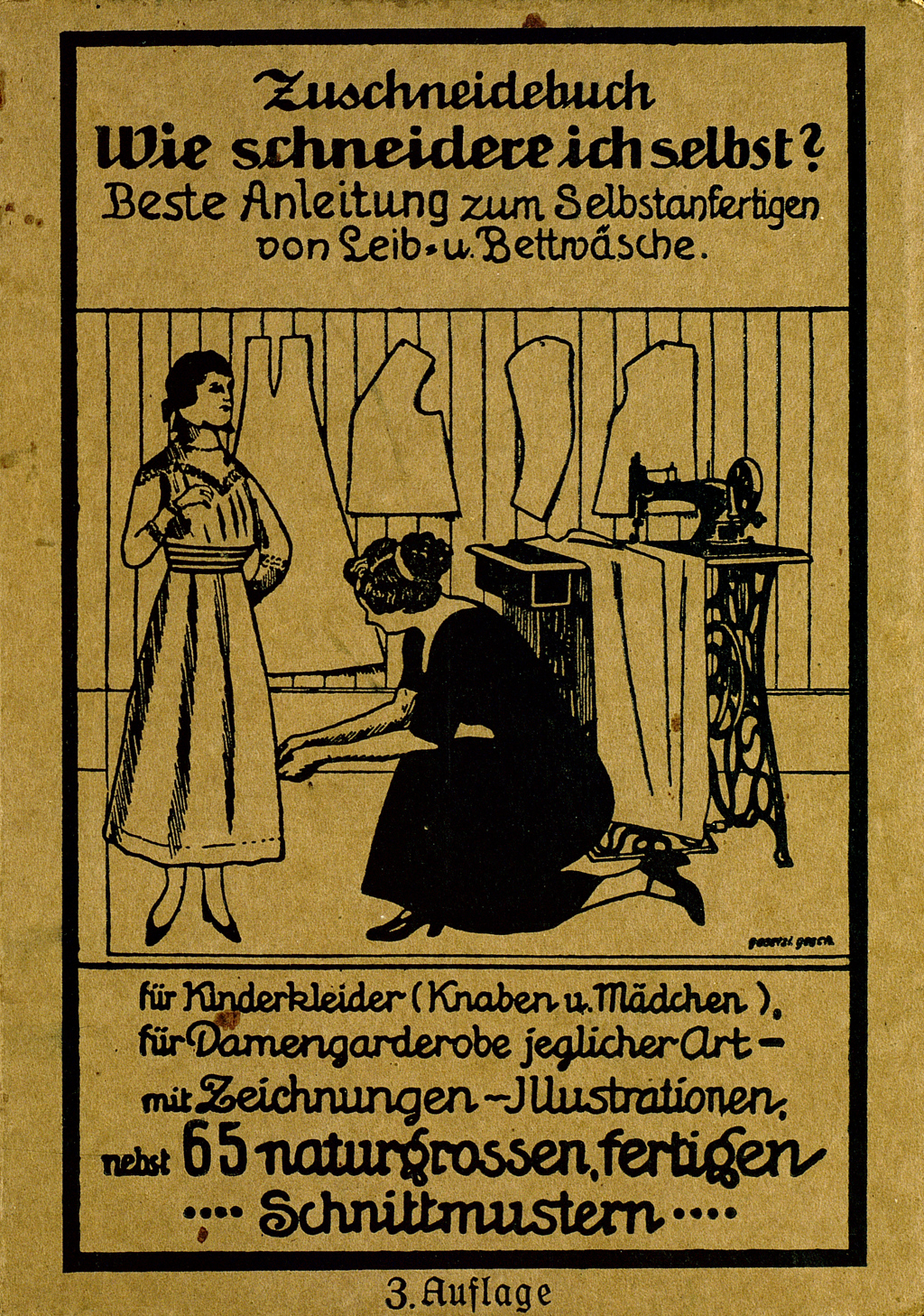 Buchcover des "Zuschneidebuch" von Ida Hornung. Gelber Buchdeckel mit Illustration einer Schneiderein die am lebenden Modell Nadeln steckt, im Hintergrund Schnittmuster und eine Nähmaschine.