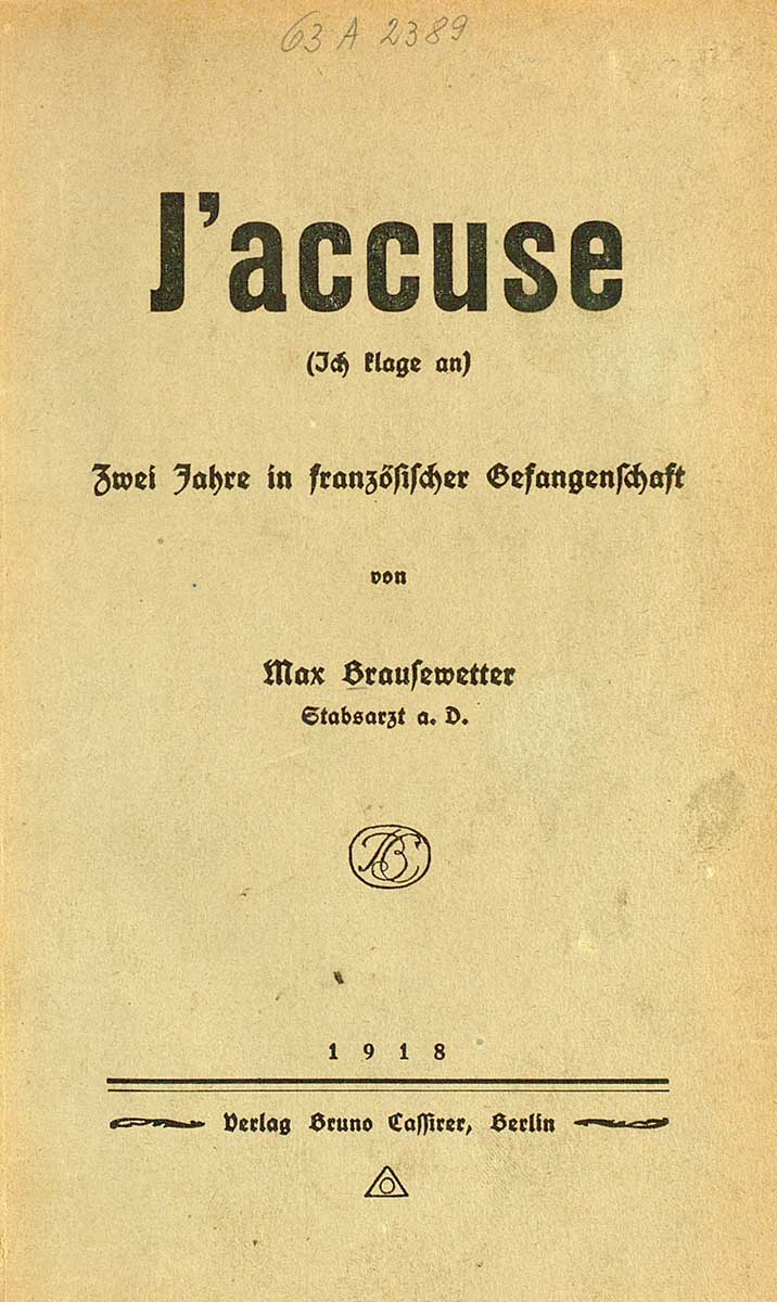 © Badische Landesbibliothek Karlsruhe Zu sehen ist der Vordeckel der nachfolgenden Veröffentlichung: Brausewetter, Max: J'accuse. Zwei Jahre in französischer Gefangenschaft. Berlin: Cassirer, 1918.