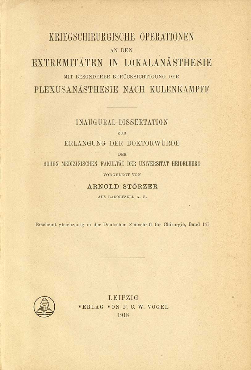© Badische Landesbibliothek Karlsruhe Zu sehen ist das Titelblatt der folgenden Publikation: Störzer, Arnold: Kriegschirurgische Operationen an den Extremitäten in Lokalanästhesie mit besonderer Berücksichtigung der Plexusanästhesie nach Kulenkampff. Diss. Heidelberg 1918. Das Titelblatt enthält keine bildbasierten Elemente.