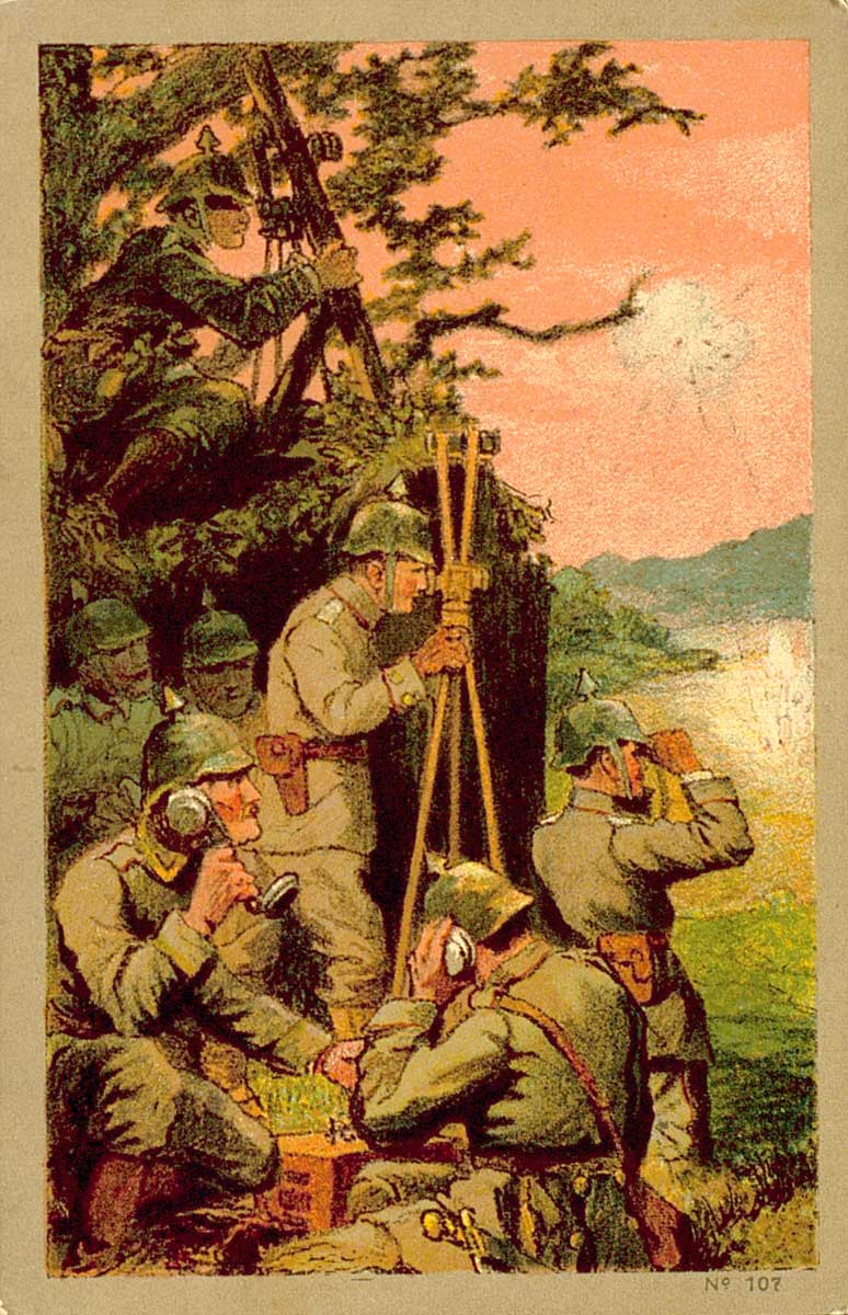 © Badische Landesbibliothek Karlsruhe Die Feldpostkarte zeigt einen deutschen Artillerieposten. Mehrere Späher scheinen den Feind zu beobachten. Zwei Funker geben die gewonnenen Informationen augenscheinlich weiter.