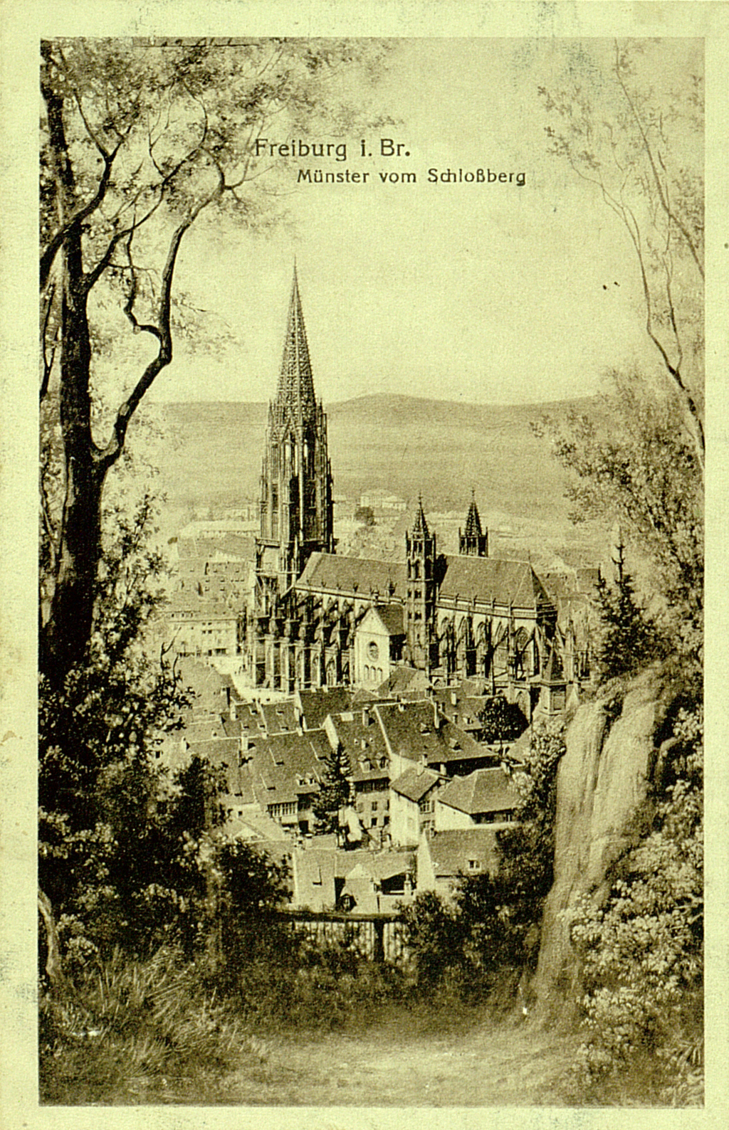 Die Abbildung zeigt eine 1918 gelaufene Postkarte. Zu sehen ist das Freiburger Münster. Als Standpunkt für die Fotografie wurde der Schlossberg gewählt, demzufolge nur die Süd- und Ostseite, wie auch Teilbereiche des Turms zu erkennen sind. 