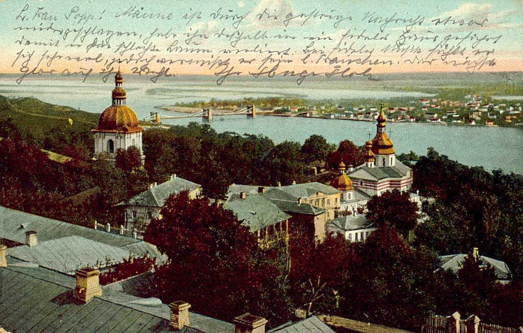 © Badische Landesbibliothek Karlsruhe Das Bild zeigt eine kolorierte Stadtansicht von Kiew. Es handelt sich um eine 1918 gelaufene Postkarte. Im Vordergrund sind zahlreiche Architekturen erkennbar. Im Hintergrund der Dnepr.