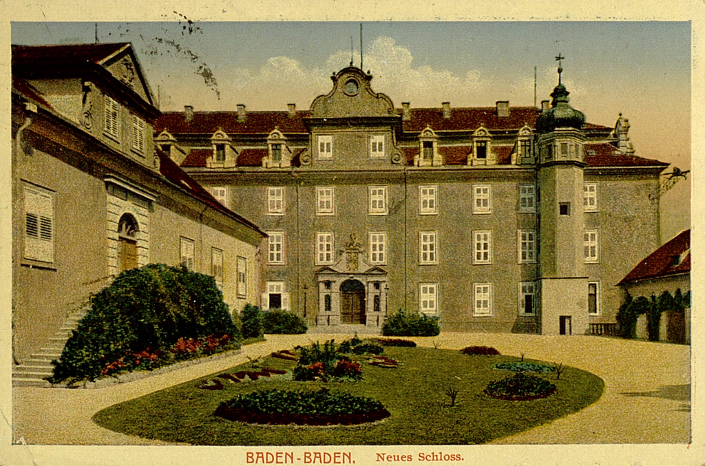 Die kolorierte Schwarz-Weiß Aufnahme zeigt einen zeitgenössischen Blick auf die Schaufassade des Neuen Schlosses in Baden-Baden. Die Postkarte stammt aus dem Jahre 1918. 