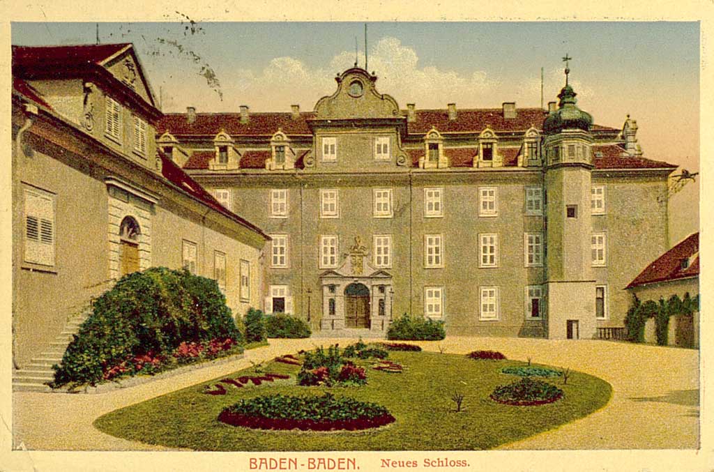 © Badische Landesbibliothek Karlsruhe Die kolorierte Schwarz-Weiß Aufnahme zeigt einen zeitgenössischen Blick auf die Schaufassade des Neuen Schlosses in Baden-Baden. Die Postkarte stammt aus dem Jahre 1918.