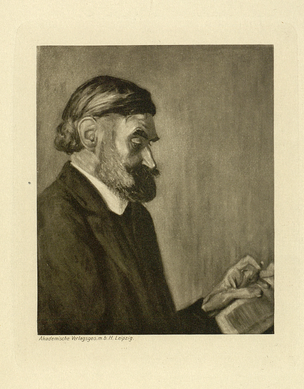 Zu sehen ist eine Ansichtskarte mit einem Gemälde von Ernst Abbe. Dieser ließt gerade in einem Buch und ist in sitzender Haltung im Profil dargestellt. 
