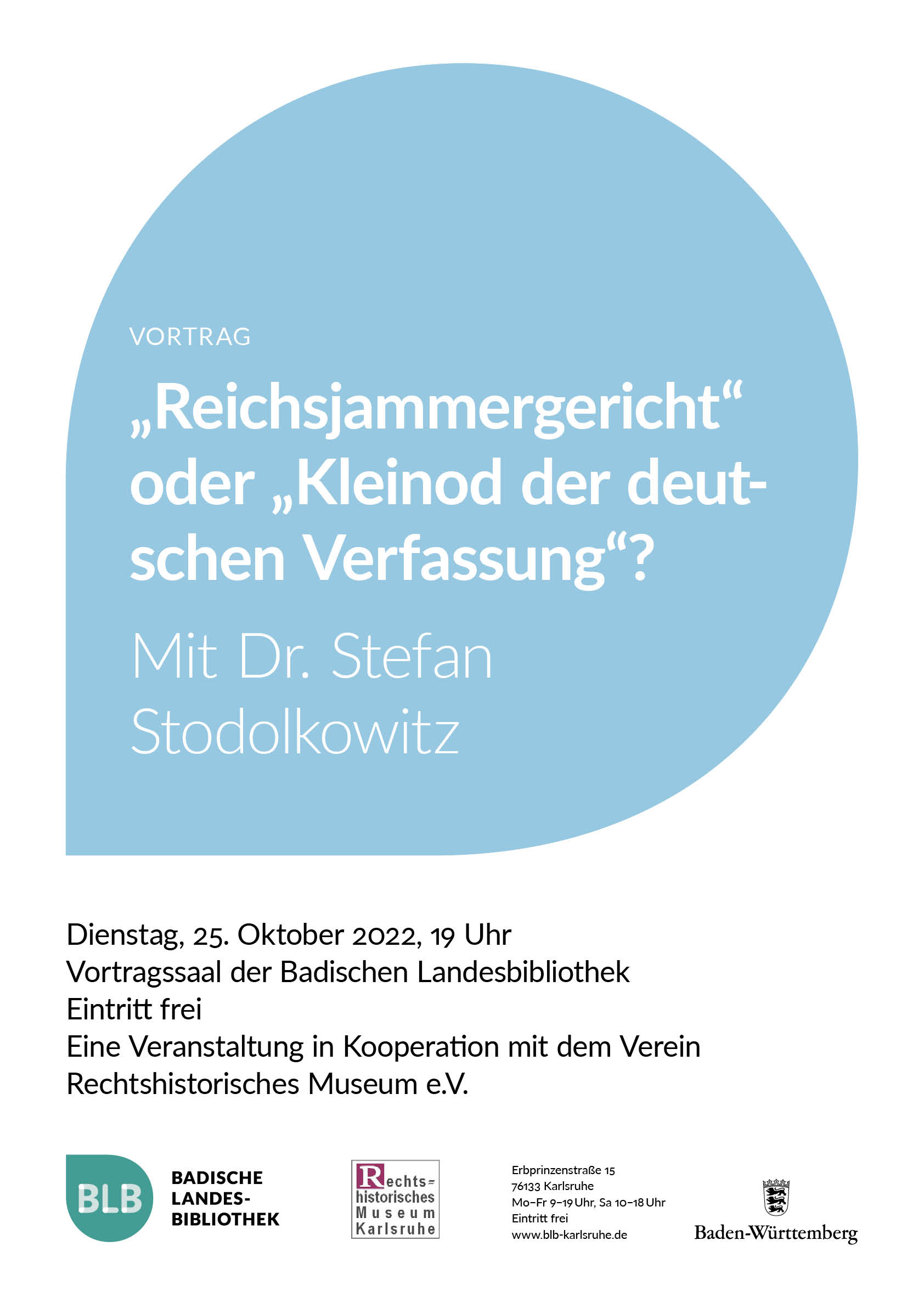 Zu sehen ist der Vortragstitel "Reichsjammergericht" oder "Kleinod der deutschen Verfassung" auf einem blauen Monogon. Der Vortrag findet mit Dr. Stefan Stodolkowitz am Dienstag, den 25. Oktober 2022 um 19 Uhr im Vortragssaal der Badischen Landesbibliothek statt. Der Eintritt ist frei. Die Veranstaltung ist eine Kooperation mit dem Verein Rechtshistorisches Museum e.V. Im Bild unten rechts ist das Logo der Badischen Landesbibliothek zu sehen, mittig das Logo des Rechtshistorischen Museums Karlsruhe. 