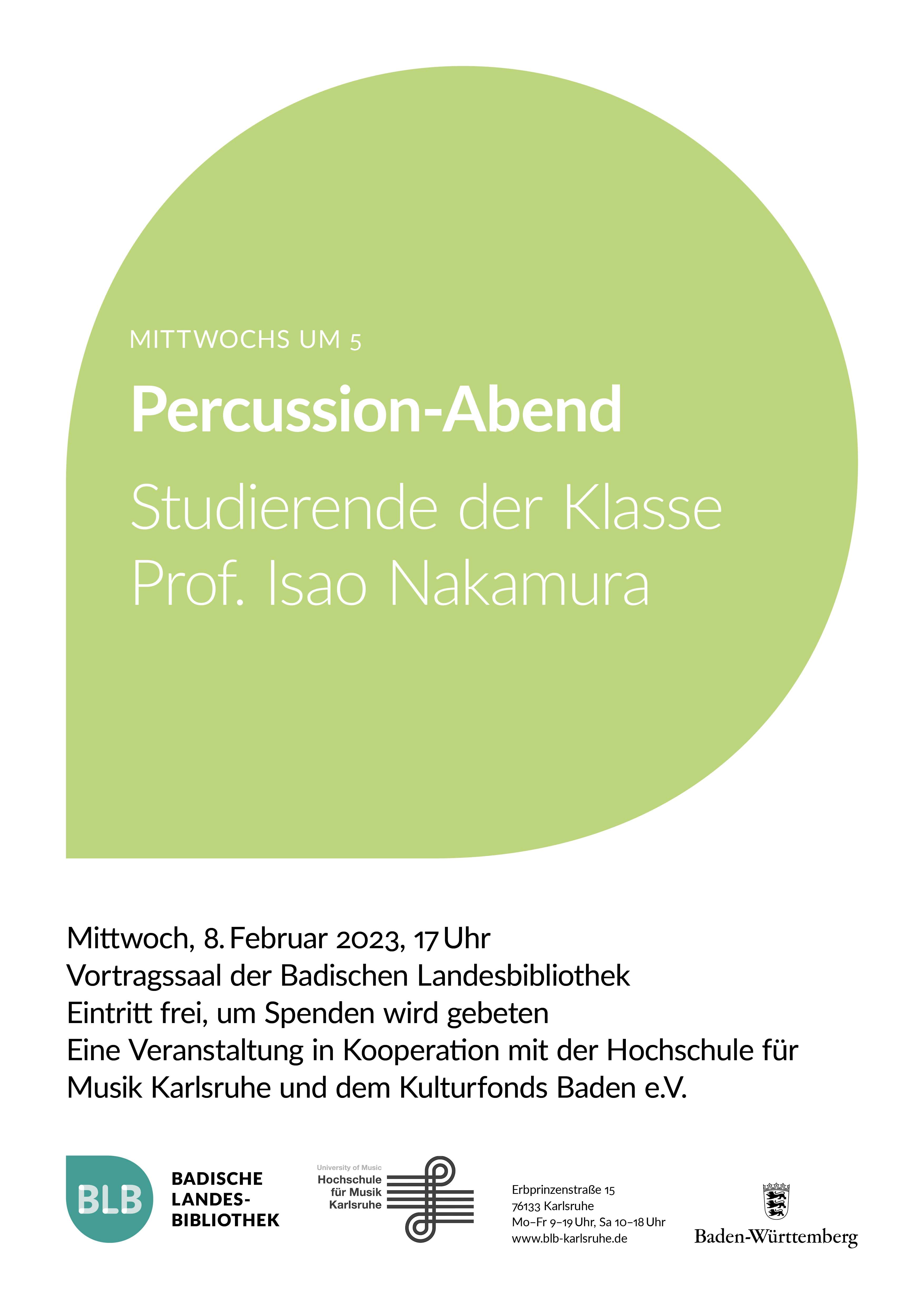 Zu sehen ist ein grünes Monogon mit der Aufschrift: "Percussion-Abend." Bei dem Konzert spielen Studierende der Klasse von Professor Isao Nakamura. Das Konzert findet am Mittwoch, den 8. Februar 2023 um 17 Uhr im Vortragssaal der Badischen Landesbibliothek Karlsruhe statt. 