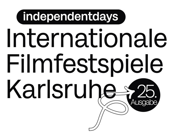 Werbung für die 25. Independent Days. Auf weißem Hintergrund steht „Internationale Filmfestspiele Karlsruhe“ in schwarzer Schrift. Zudem zeigt ein Pfeil auf „25. Ausgabe“.