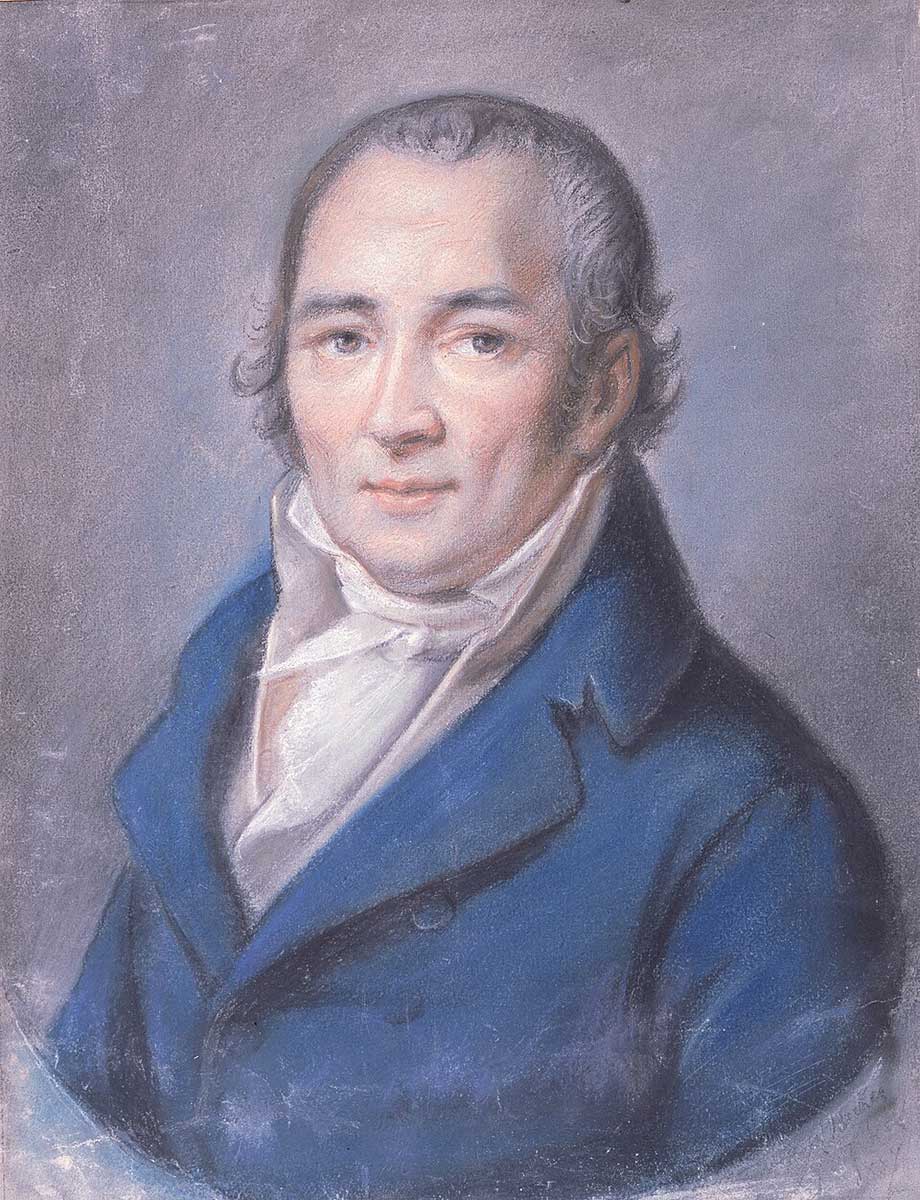 Porträt von Johann Peter Hebel mit zurückgekämmtem Haar, weißem Halstuch und blauem Mantel vor grauem Hintergrund.