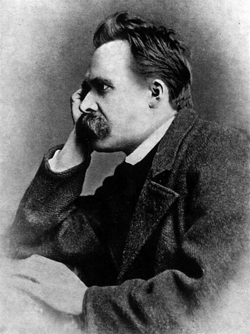 Schwarz-weißes Porträt des Philosophen Friedrich Nietzsche im Profil.