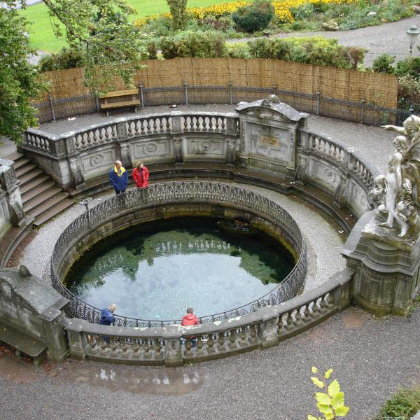 Photographie der Donauquelle in Donaueschingen von oben.