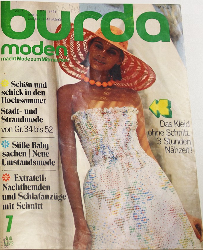 Zu sehen ist das Cover der Zeitschrift "burda Moden" vom Juli 1973.