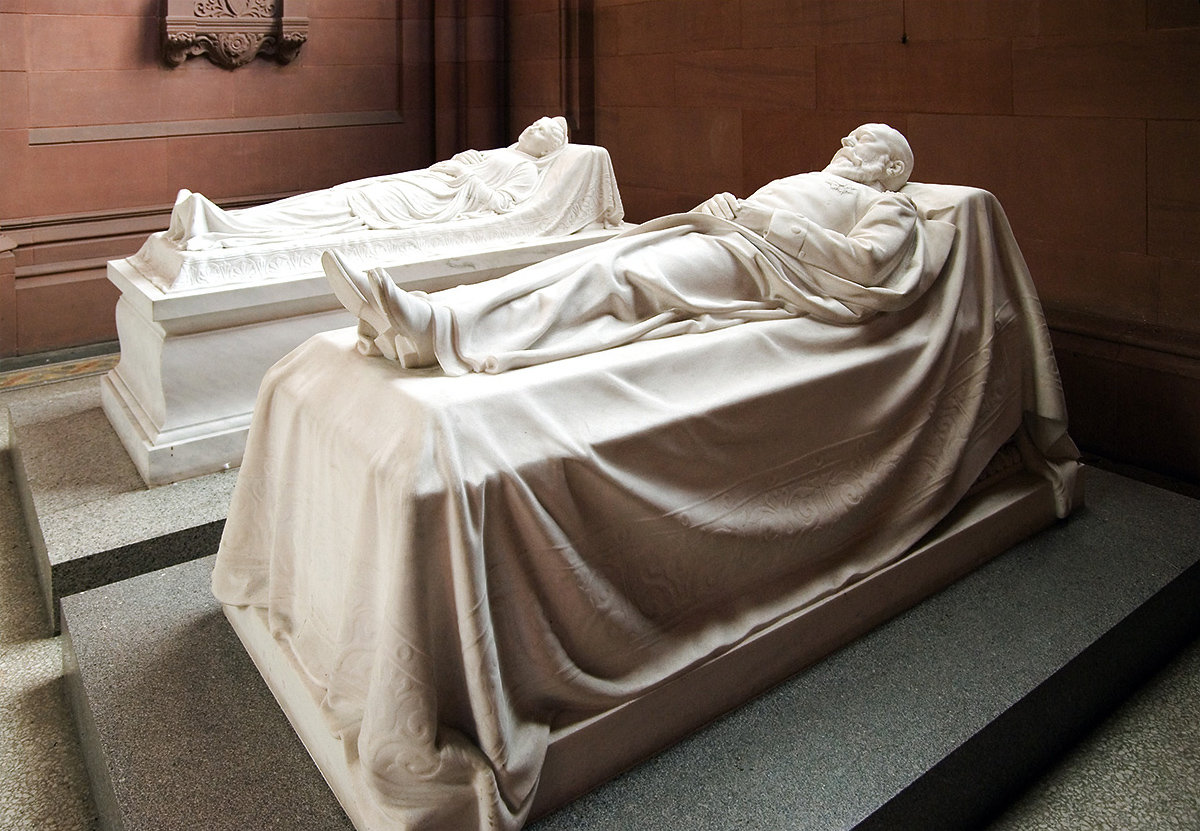 Zu sehen sind die beiden Grabmäler mit lebensgroßen Figuren von Großherzog Friedrich I. von Baden und seiner Gemahlin Prinzessin Luise von Preußen auf einem Foto von Thomas Steg von 2006.
