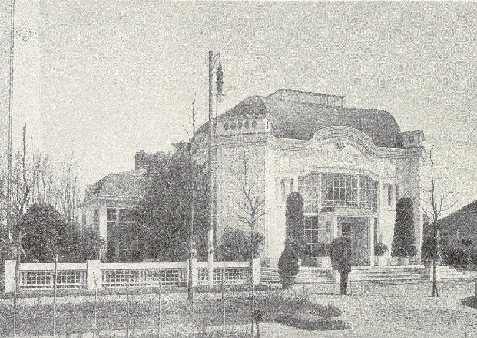 Das Foto zeigt den Pavillon der Firma Heinrich Lanz in der Internationalen Kunst- und Gartenbauausstellung in Mannheim 1907.