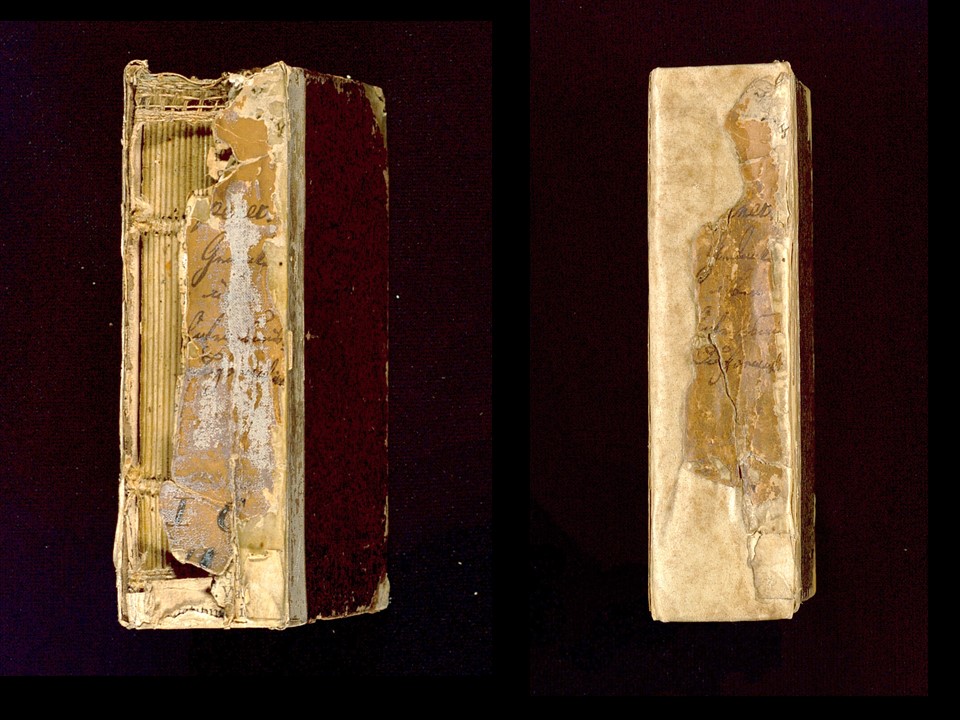 Das Bild zeigt einen Buchrücken vor und nach der Restaurierung.