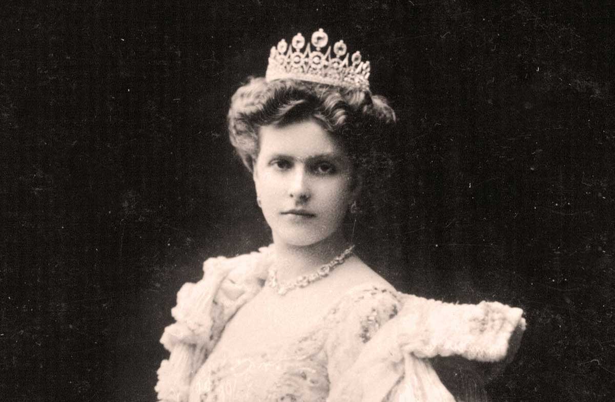Alice Prinzessin von Griechenland mi Krone.