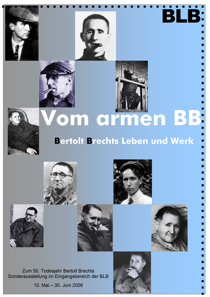 Zu sehen sind zahlreiche Fotografien von Bertolt Brecht auf grau-blauem Hintergrund und Textinformationen zur Ausstellung. 
