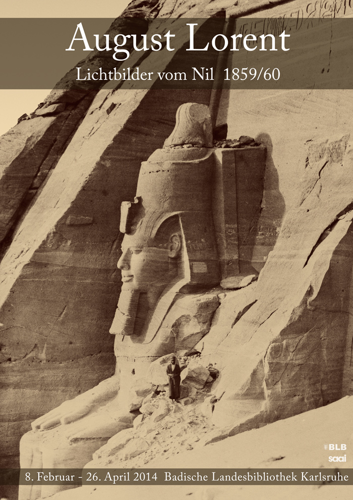 Das Plakat zeigt eine historische Fotografie von August Lorent. Als Motiv wurde hier eine aus dem Stein gemeißelte Pharaostatue abgelichtet.  haraostatue  